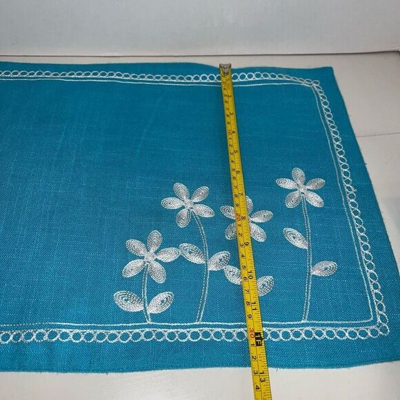 Linen Embroidered Placemats And Napkins 4 Sets Blue W/ White Floral Entertaining - Picture 4 of 6